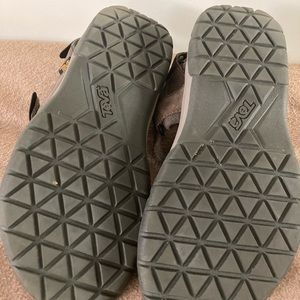 Mens Teva Hudson sandals.  Color: Brown.  Size 10